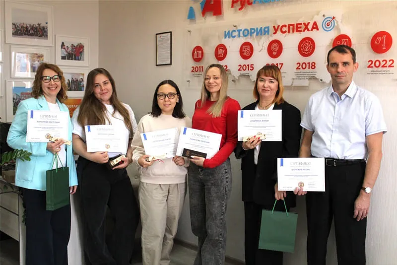 Компания в лицах