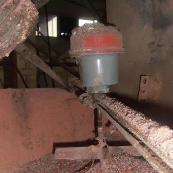 Контроль уровня в накопительных бункерах дозировочных машин на линиях по расфасовке минеральных удобрений