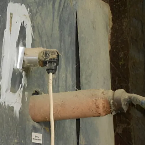 Вибрационный сигнализатор уровня на промежуточной емкости с маслом