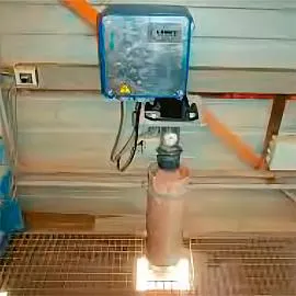 Непрерывное измерение уровня шлама в сборном резервуаре для сточной воды, поступающей с предприятия по производству гравия