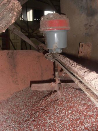 Контроль уровня в накопительных бункерах дозировочных машин на линиях по расфасоовке минеральных удобрений
